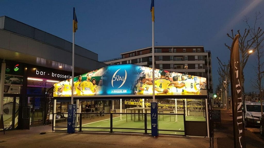 Terrasse de The Oval – La Brasserie ASM de nuit